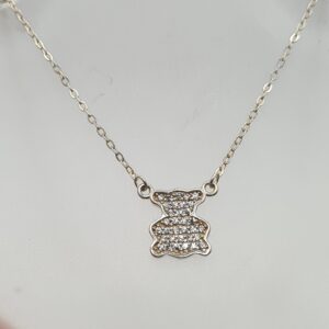 Dije con cadena