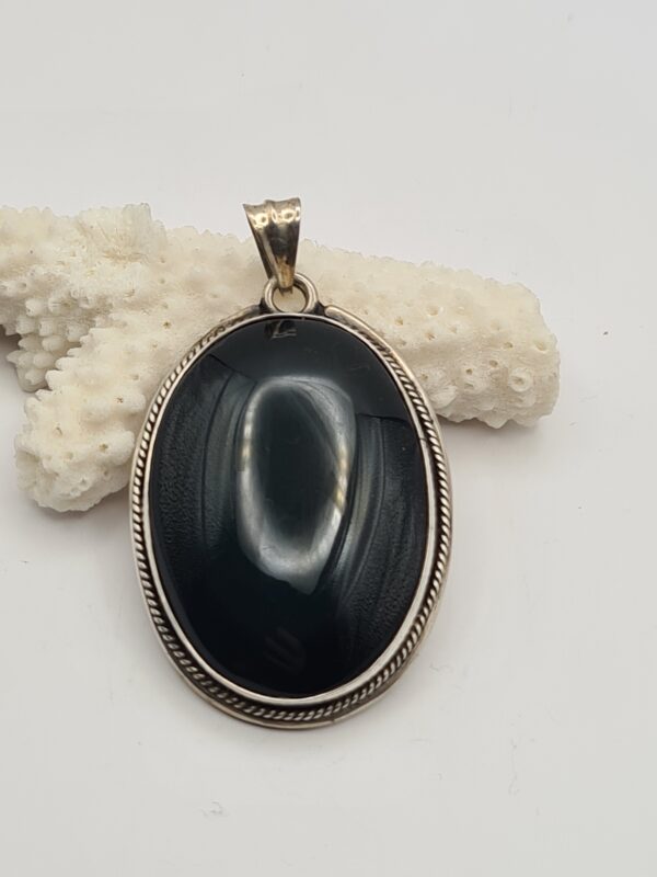 Dije plata y piedra
